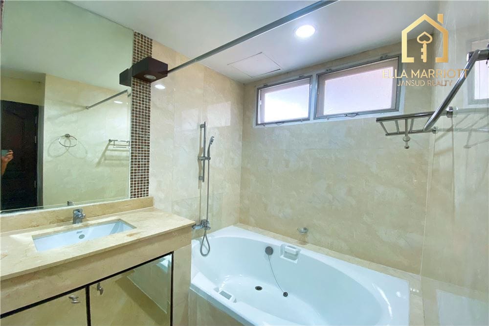 Rent 110K | 330sqm 3BR Apartment | Asoke | Pet-Friendly  | High Fl 10