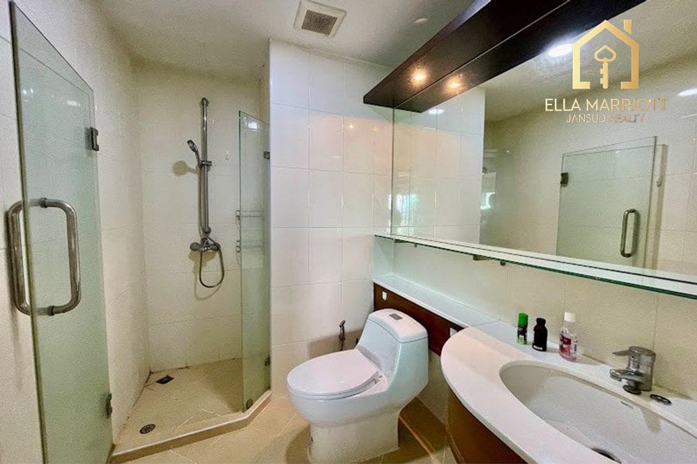 Eigentumswohnung mit 2 Schlafzimmern in Sathorn Gardens — 13 Gehminuten zur MRT Si Lom 14