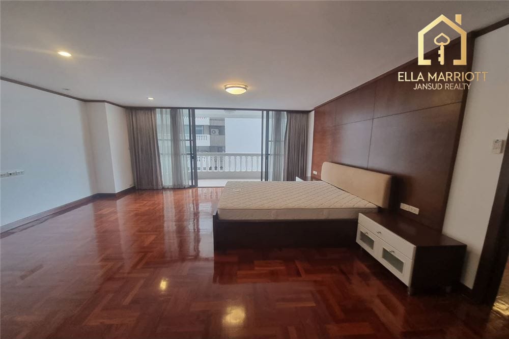 300 qm neu renovierte Maisonette-Wohnung zu vermieten in Sukhumvit 24 - Haustierfreundlich. 10