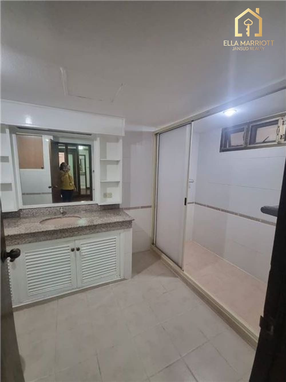 300 qm neu renovierte Maisonette-Wohnung zu vermieten in Sukhumvit 24 - Haustierfreundlich. 6