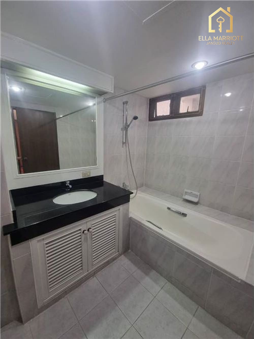 300 qm neu renovierte Maisonette-Wohnung zu vermieten in Sukhumvit 24 - Haustierfreundlich. 7