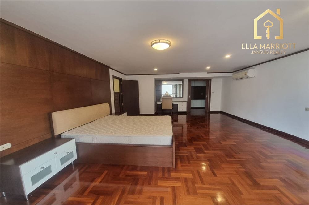 300 qm neu renovierte Maisonette-Wohnung zu vermieten in Sukhumvit 24 - Haustierfreundlich. 8