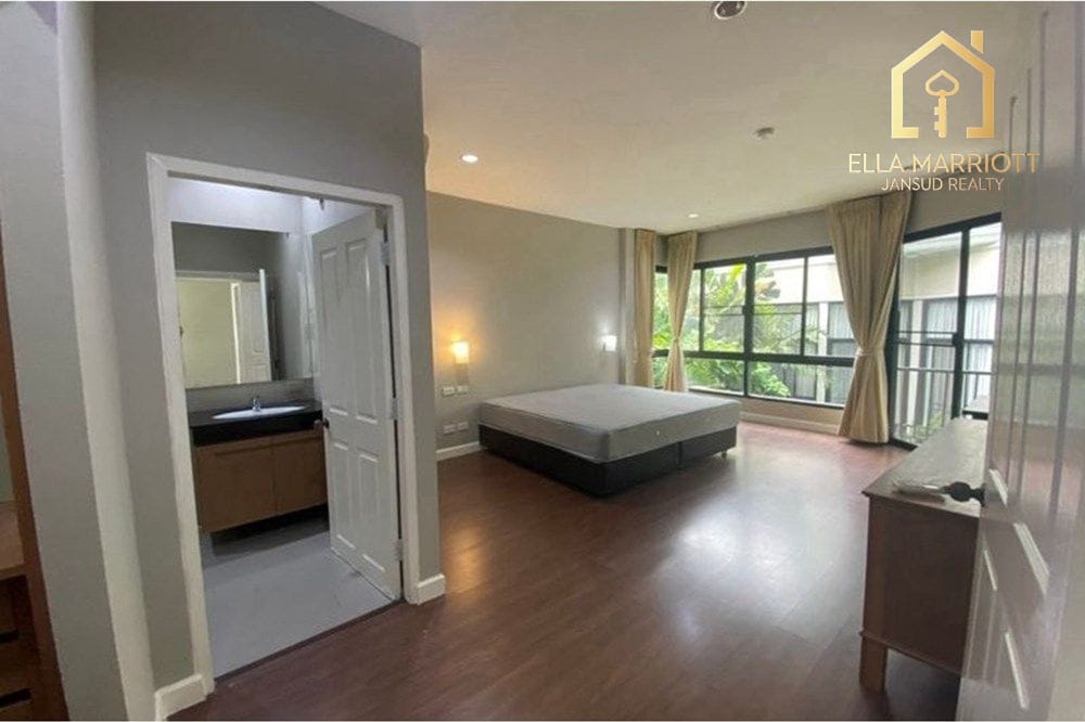 4-Bedroom Townhouse for Rent in Private Compound, Thonglor 10
