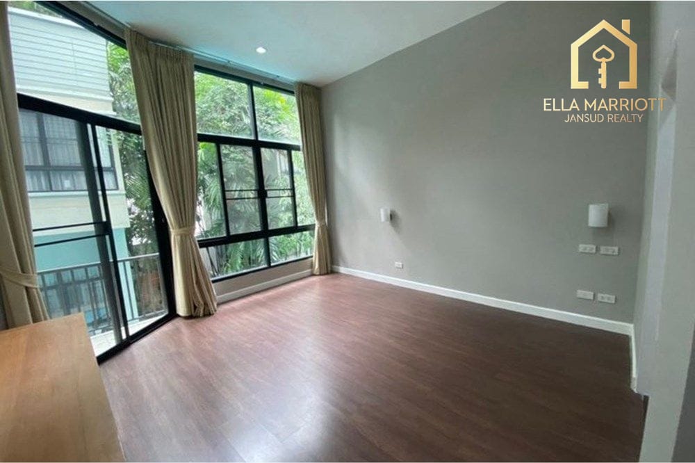 4-Bedroom Townhouse for Rent in Private Compound, Thonglor 13