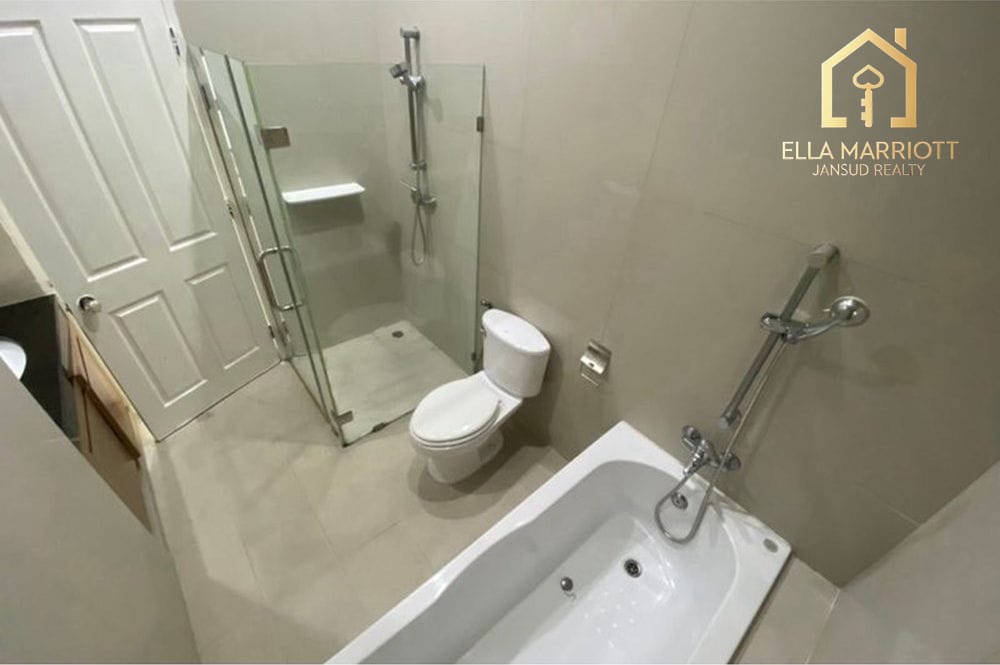 4-Bedroom Townhouse for Rent in Private Compound, Thonglor 16