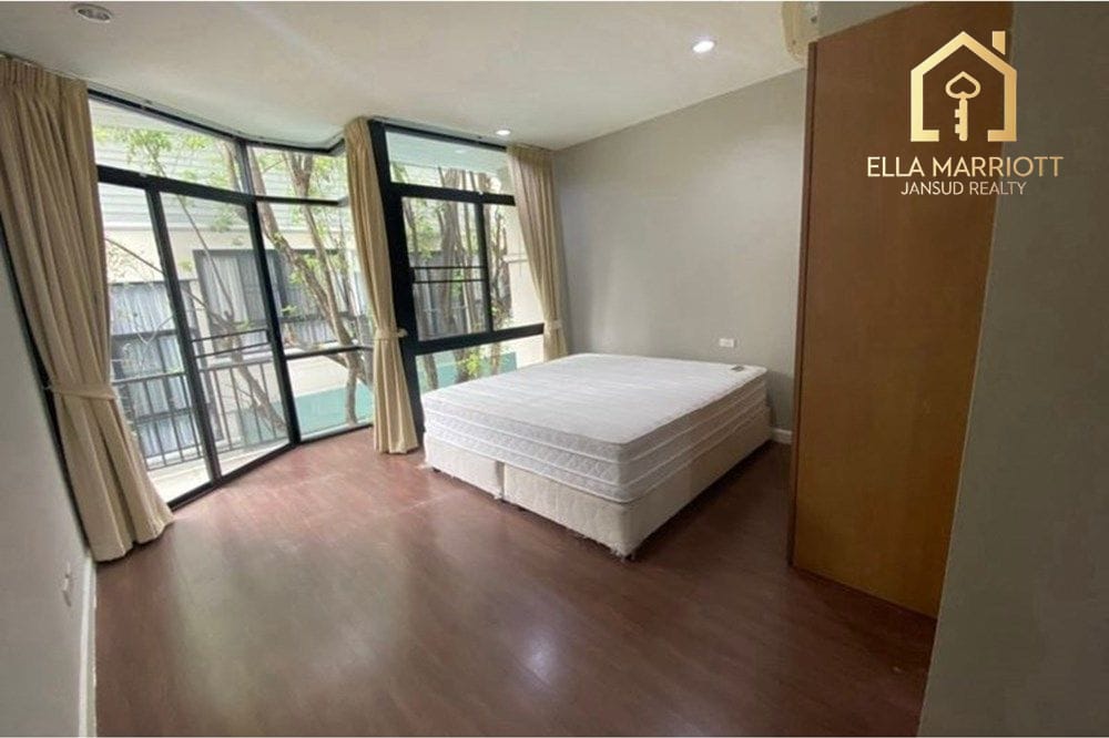 4-Bedroom Townhouse for Rent in Private Compound, Thonglor 9