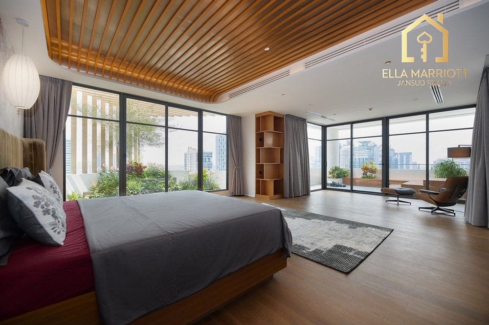Luxurious 473sqm Duplex Penthouse with Private Jacuzzi in Thonglor, 12 mins Walk to BTS Thong Lo 12
