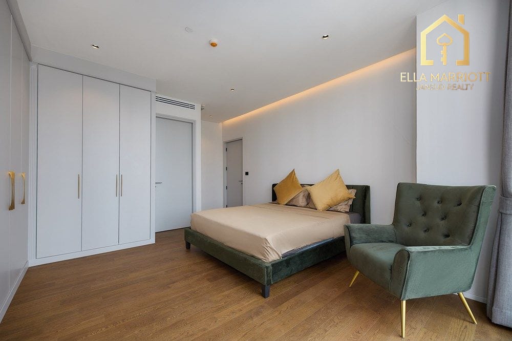 Luxurious 473sqm Duplex Penthouse with Private Jacuzzi in Thonglor, 12 mins Walk to BTS Thong Lo 21