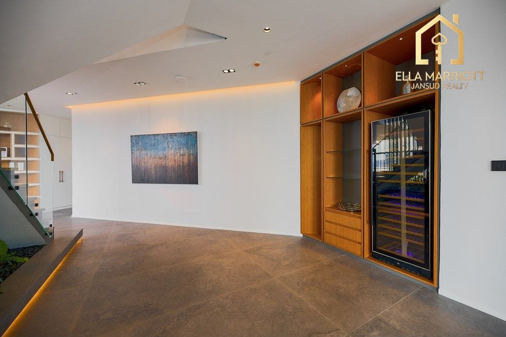 Luxurious 473sqm Duplex Penthouse with Private Jacuzzi in Thonglor, 12 mins Walk to BTS Thong Lo 9