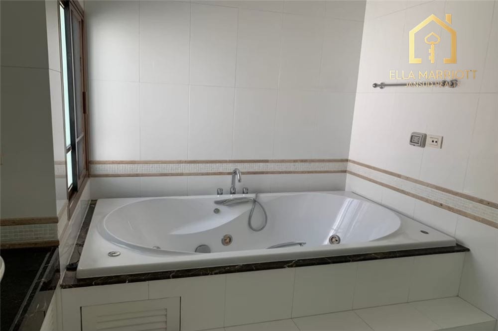 4-Schlafzimmer-Haus in Baan Sansiri Sukhumvit 67 10