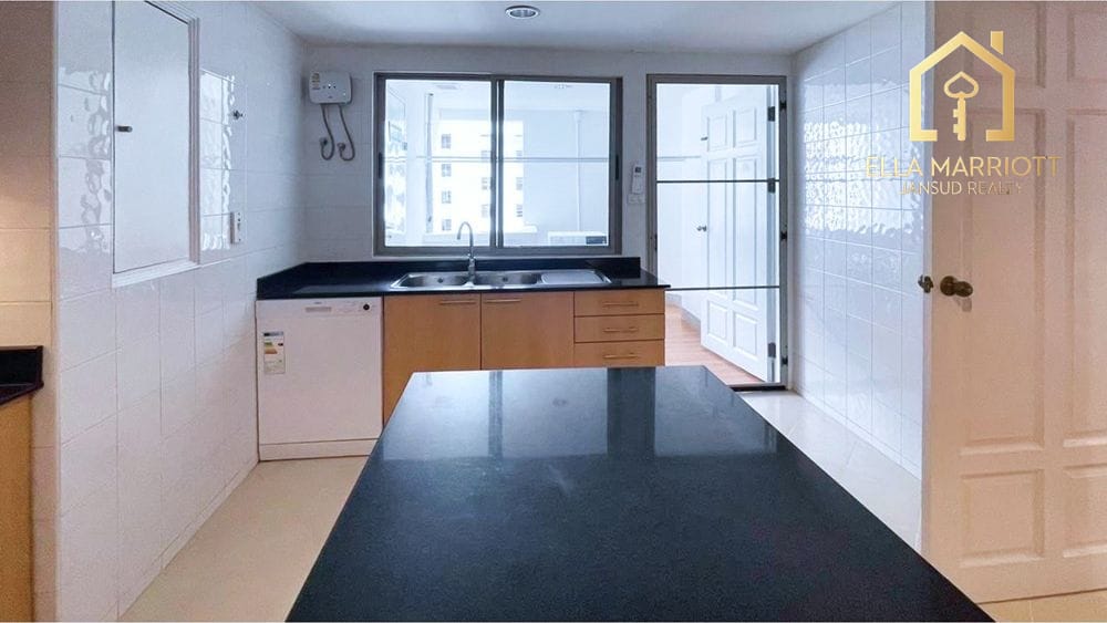 4-Bedroom Condo for Rent in Asoke 4