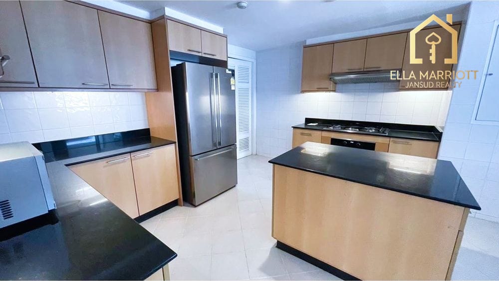 4-Bedroom Condo for Rent in Asoke 5