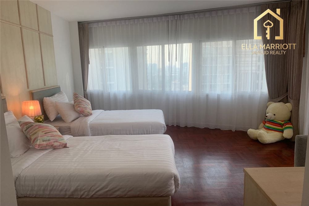 Luxury 4-Bedroom Condo for Sale in Sukhumvit 24, Bangkok 4