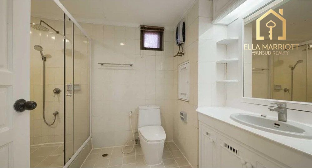 Zur Miete: Neu renovierte 3-Schlafzimmer Eigentumswohnung in hoher Etage in Sukhumvit 43 14