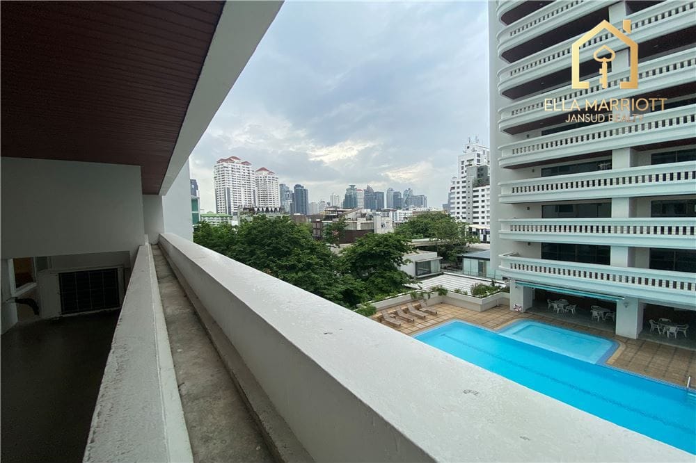 2-Bedroom Apartment in (Thonglor) 10