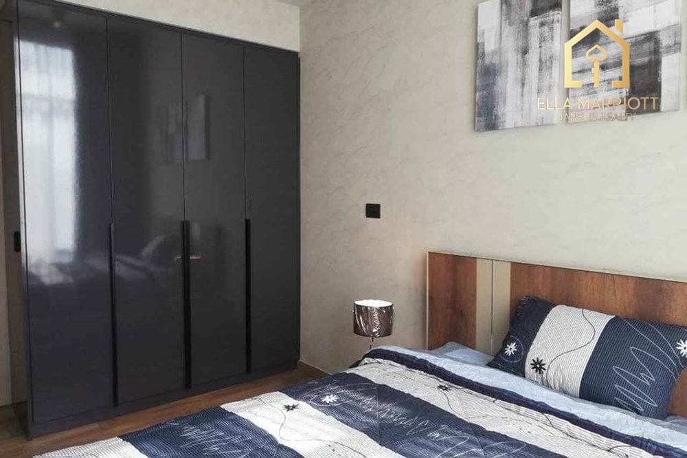 Zu vermieten: 2-Schlafzimmer-Eigentumswohnung in The Lofts Asoke, 4 Min. Fußweg zur MRT Phetchaburi. 6