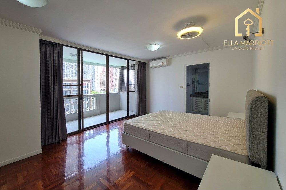 Pet-Friendly Duplex Apartment | Spacious with Open Views 14