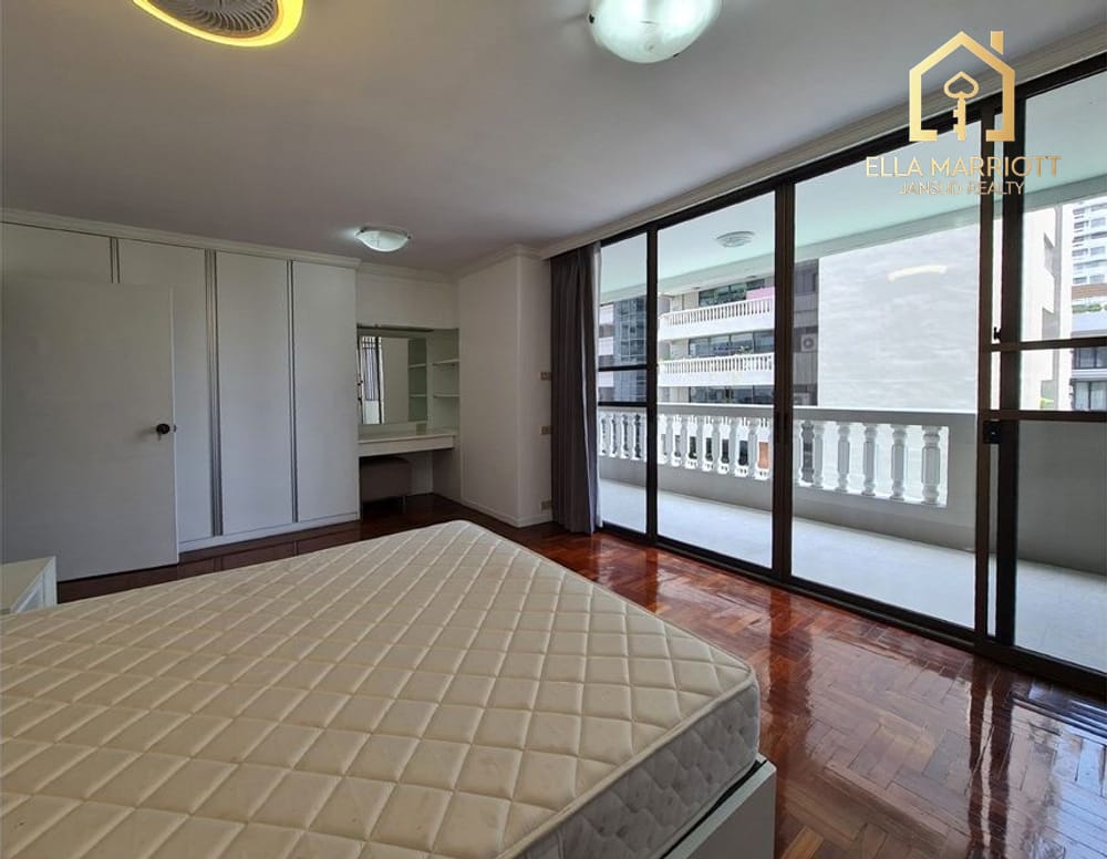 Pet-Friendly Duplex Apartment | Spacious with Open Views 15