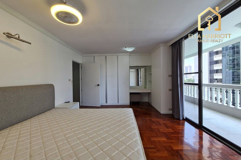 Pet-Friendly Duplex Apartment | Spacious with Open Views 18