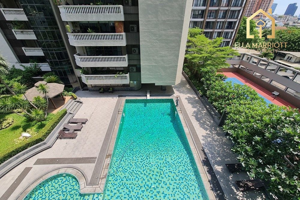 Pet-Friendly Duplex Apartment | Spacious with Open Views 3