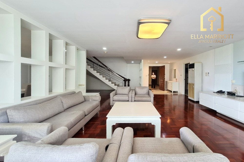 Pet-Friendly Duplex Apartment | Spacious with Open Views 6