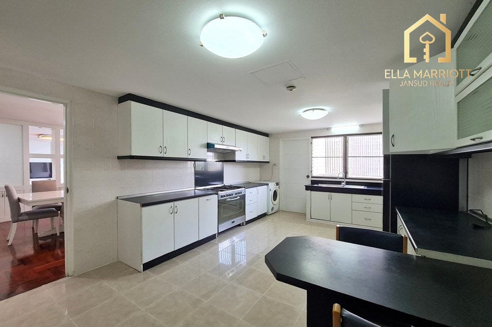 Pet-Friendly Duplex Apartment | Spacious with Open Views 9
