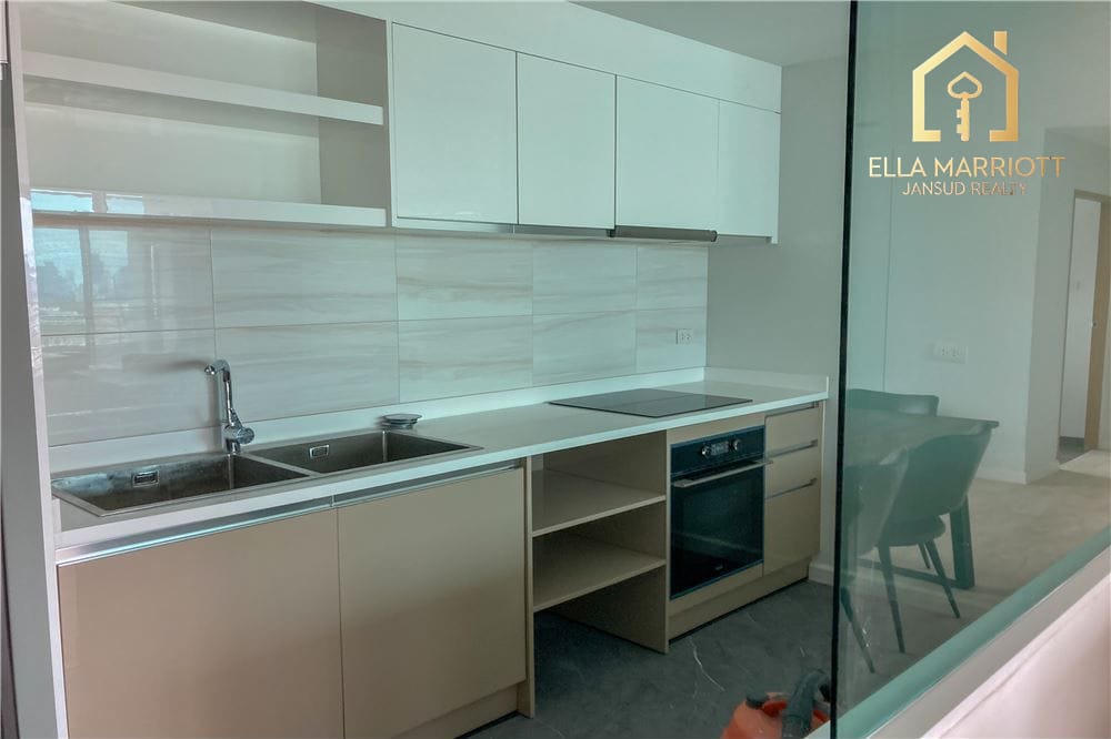 Spacious 3 Bed 2 Bath Room for rent BTS Phrompong 3