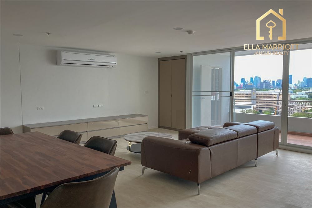 Spacious 3 Bed 2 Bath Room for rent BTS Phrompong 4