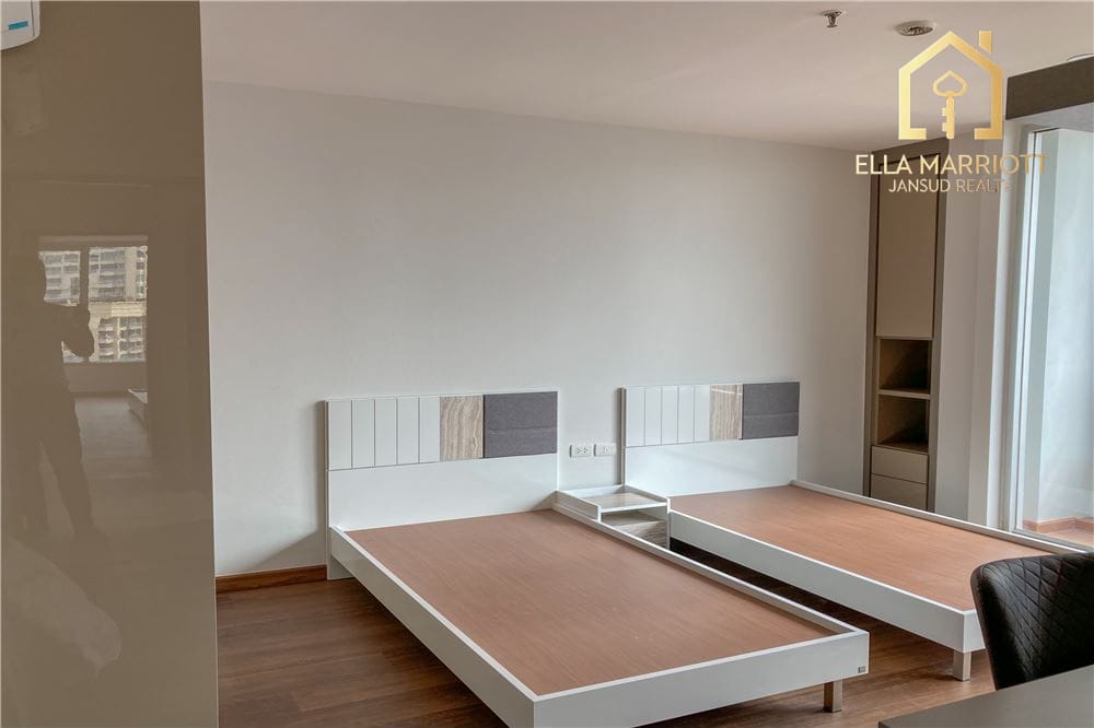 Spacious 3 Bed 2 Bath Room for rent BTS Phrompong 9