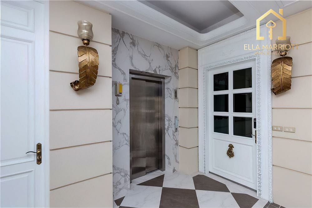 Zum Verkauf: Exklusives Luxus-Einfamilienhaus mit 5 Schlafzimmern in privater Wohnanlage. 2