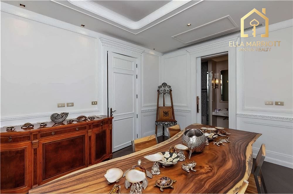 Zum Verkauf: Exklusives Luxus-Einfamilienhaus mit 5 Schlafzimmern in privater Wohnanlage. 6