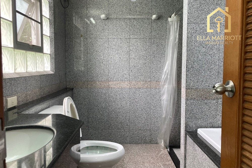 2-Bedroom Condo for Rent near BTS Thong Lo 8