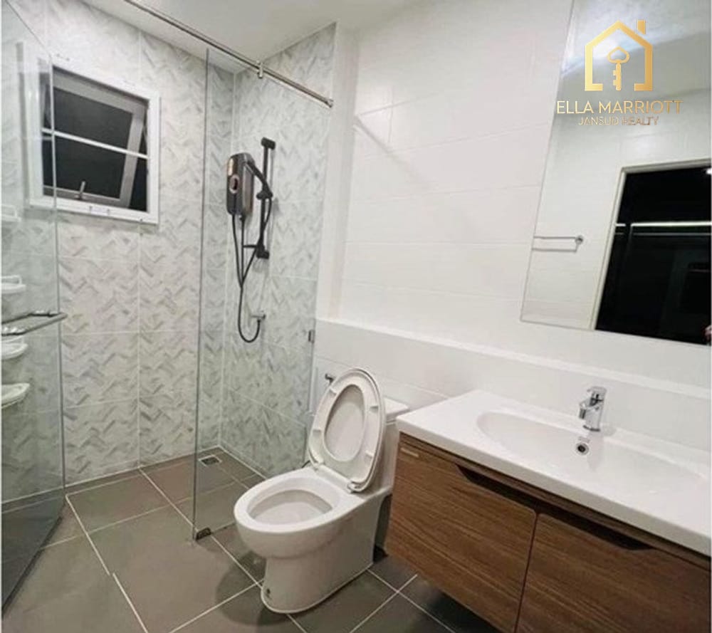 4-Bedroom Detached House at Lat Krabang Oasis with Sea Views 11