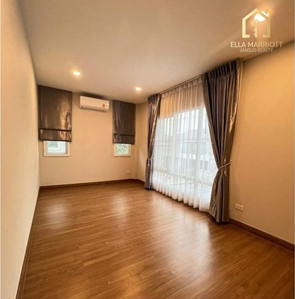 4-Bedroom Detached House at Lat Krabang Oasis with Sea Views 13