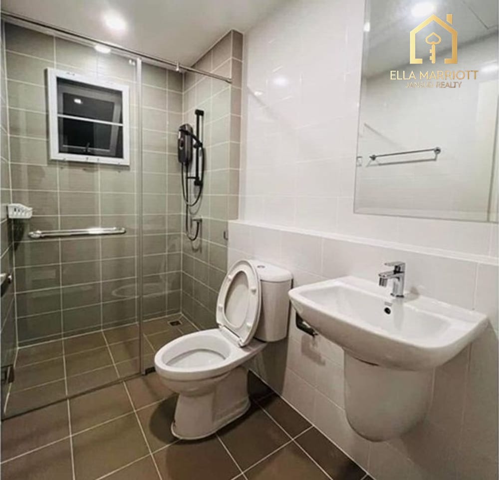 4-Bedroom Detached House at Lat Krabang Oasis with Sea Views 15
