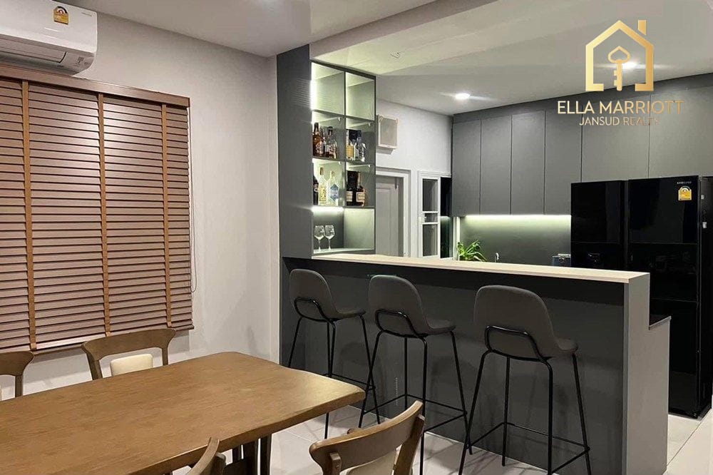 4-Bedroom Detached House at Lat Krabang Oasis with Sea Views 2