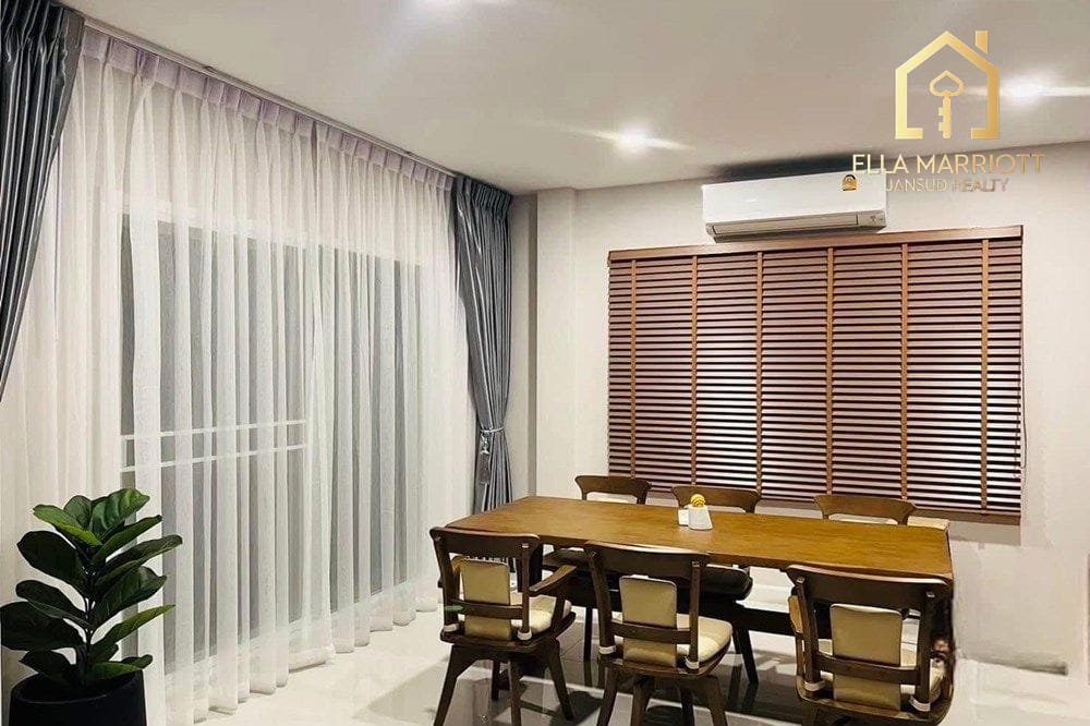 4-Bedroom Detached House at Lat Krabang Oasis with Sea Views 3