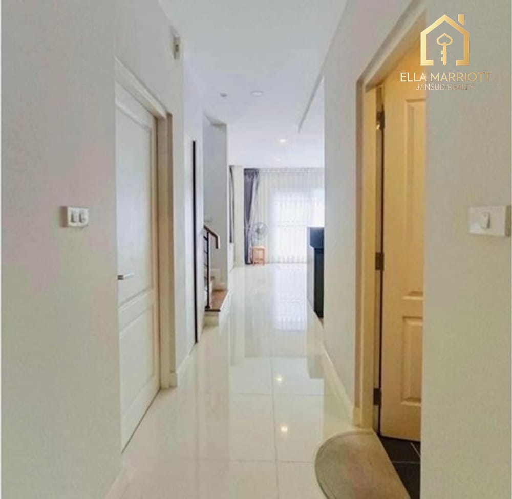 4-Bedroom Detached House at Lat Krabang Oasis with Sea Views 7