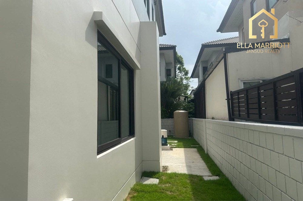 Modern Pet-Friendly Detached Home for Sale in Bang Na 10