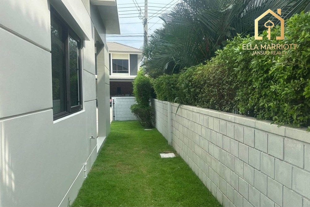 Modern Pet-Friendly Detached Home for Sale in Bang Na 3