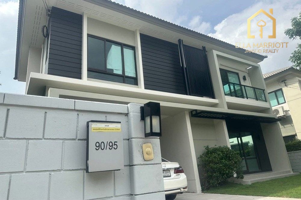 Modern Pet-Friendly Detached Home for Sale in Bang Na 4
