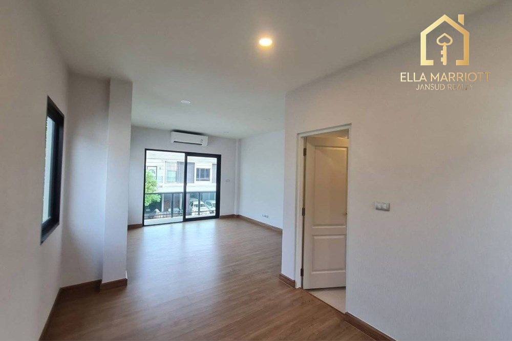Modern Pet-Friendly Detached Home for Sale in Bang Na 7