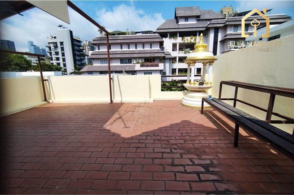 Spacious 4-Bedroom Townhouse with Garden for Rent in Sukhumvit 31 15