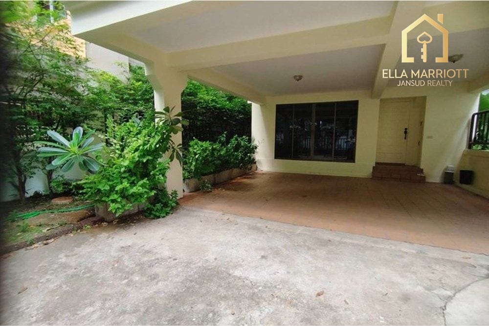 Spacious 4-Bedroom Townhouse with Garden for Rent in Sukhumvit 31 2