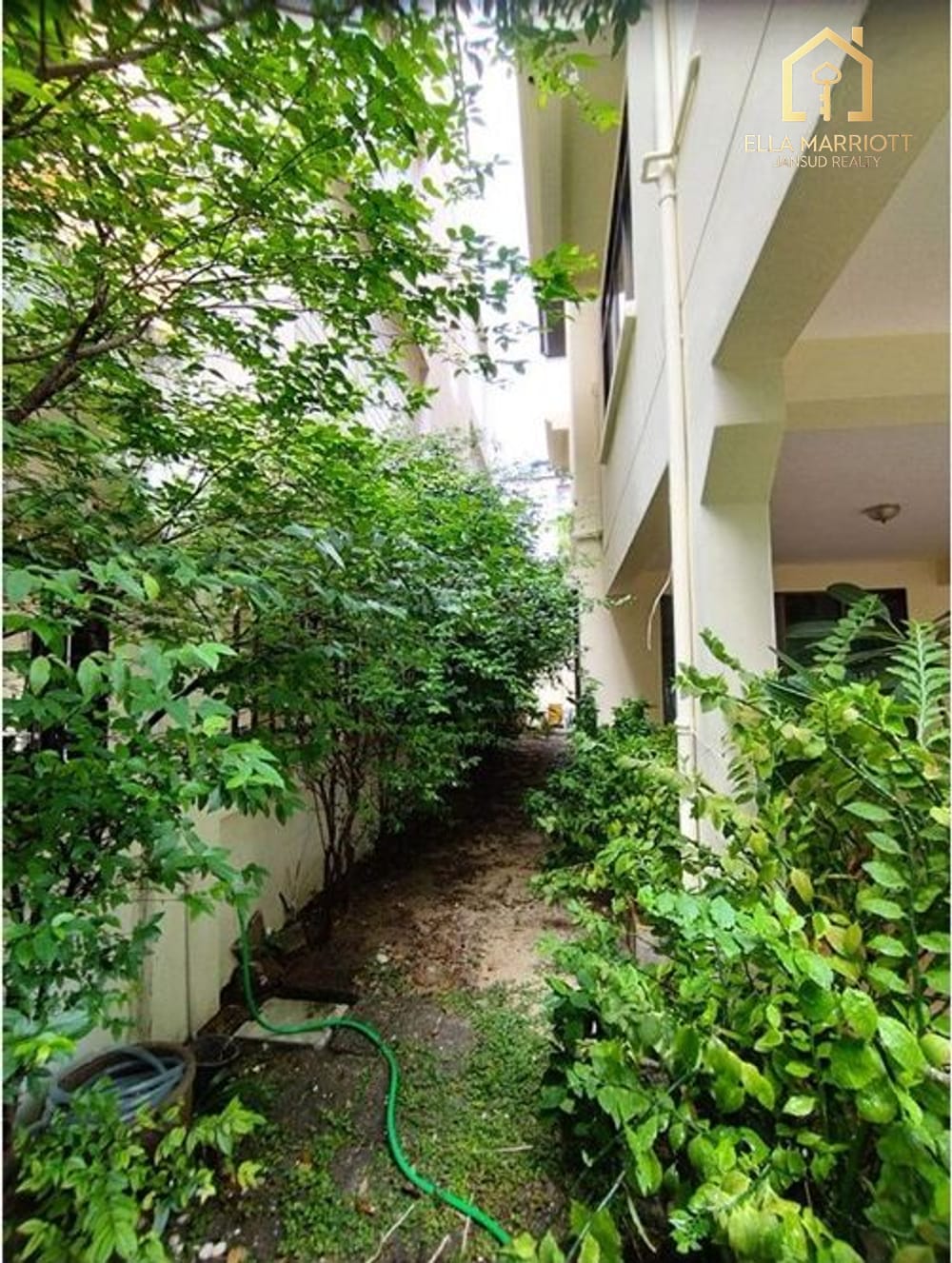 Spacious 4-Bedroom Townhouse with Garden for Rent in Sukhumvit 31 3