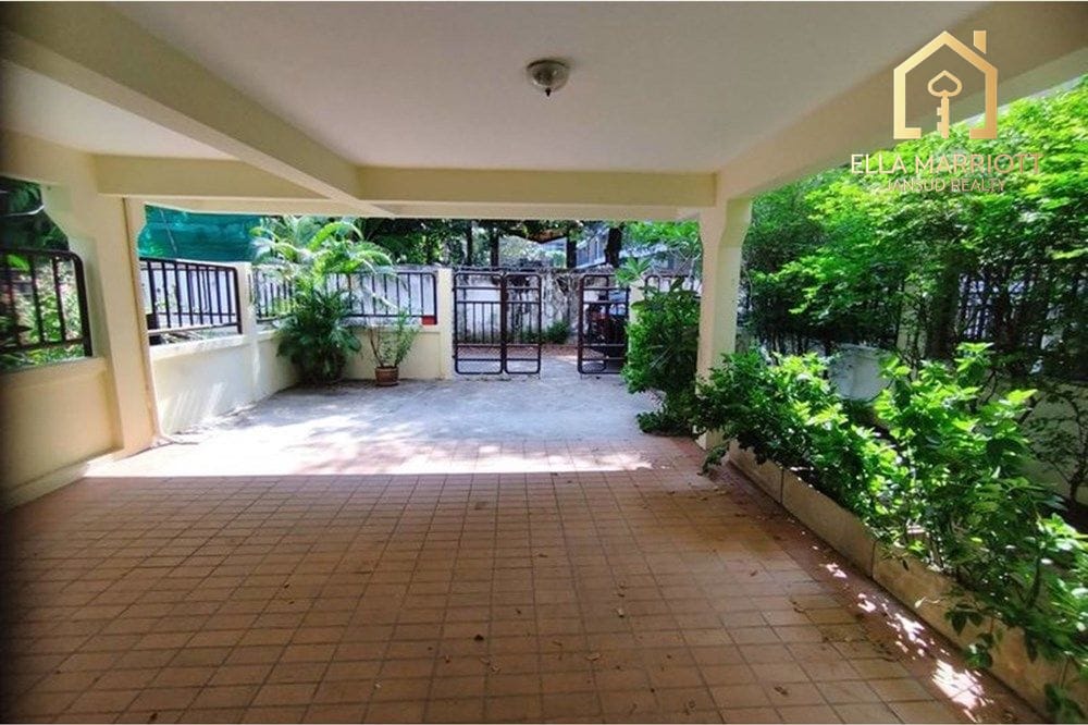 Spacious 4-Bedroom Townhouse with Garden for Rent in Sukhumvit 31 4