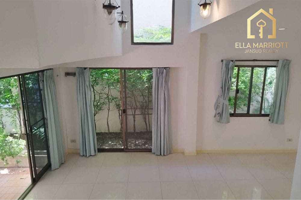 Spacious 4-Bedroom Townhouse with Garden for Rent in Sukhumvit 31 5
