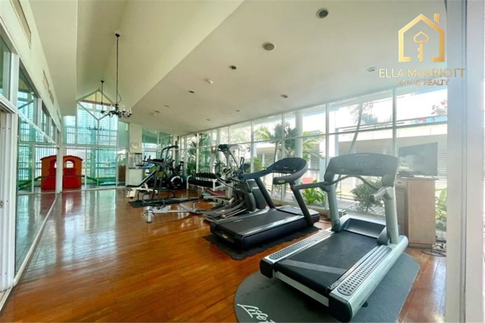Pet-Friendly 2-Bedroom Condo for Rent in Sil 17