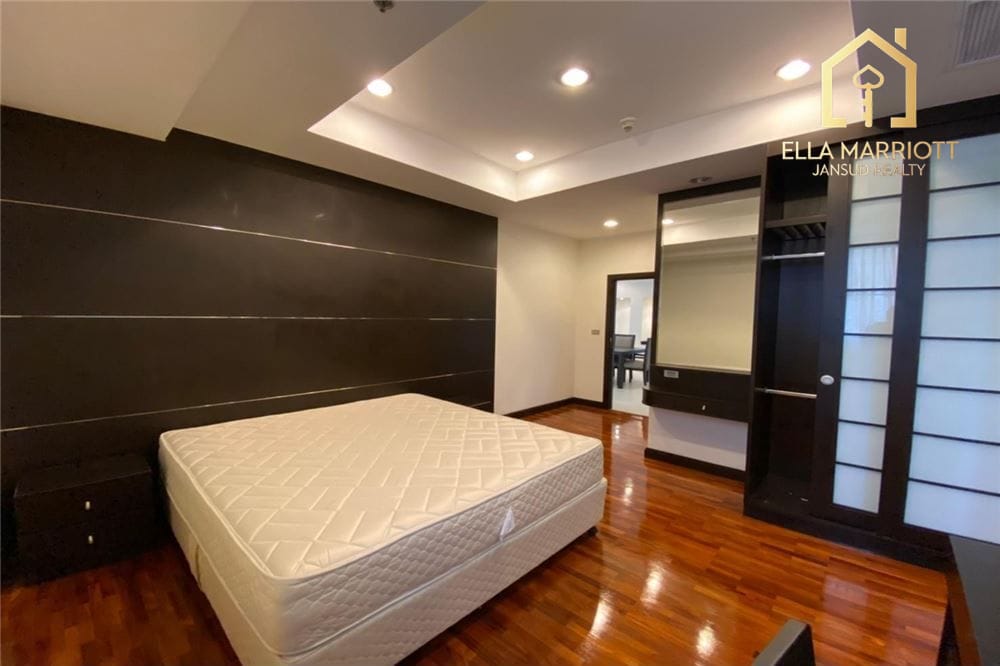 Pet-Friendly 3-Bedroom Condo for Rent in Sukhumvit 19 4