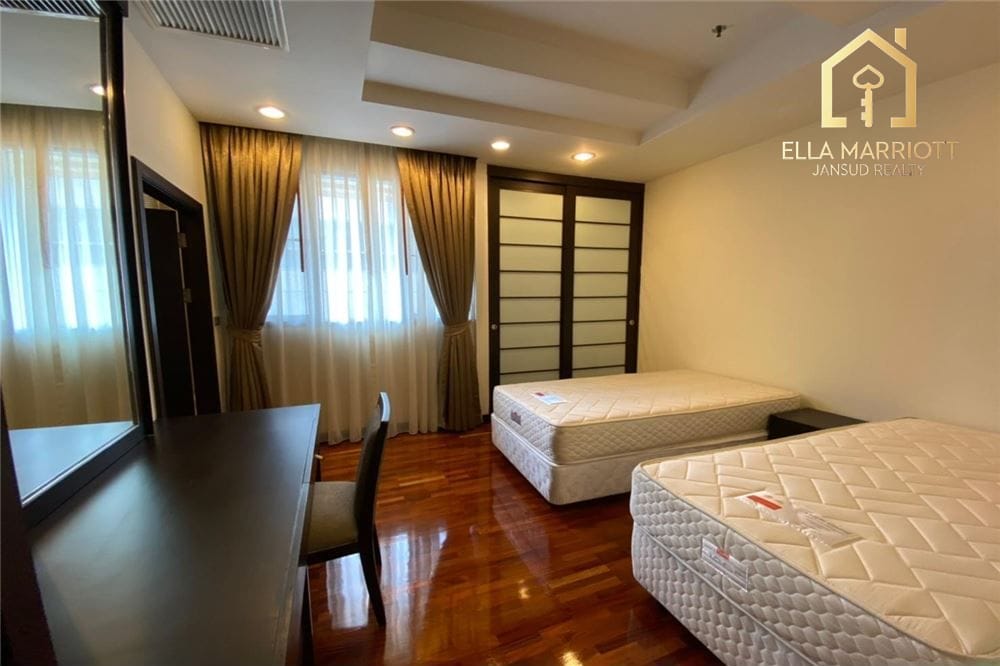 Pet-Friendly 3-Bedroom Condo for Rent in Sukhumvit 19 6